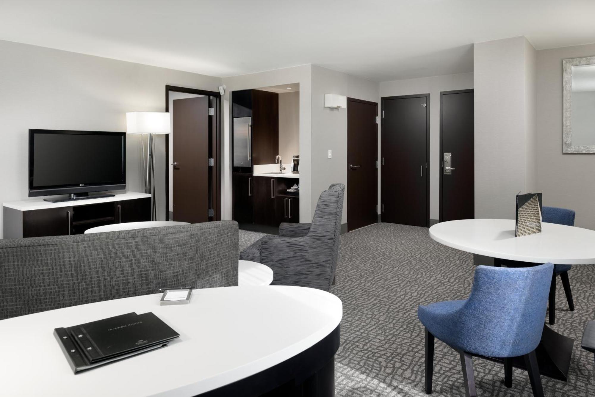 Hilton Woodland Hills/ Angeles 3* Los Angeles
