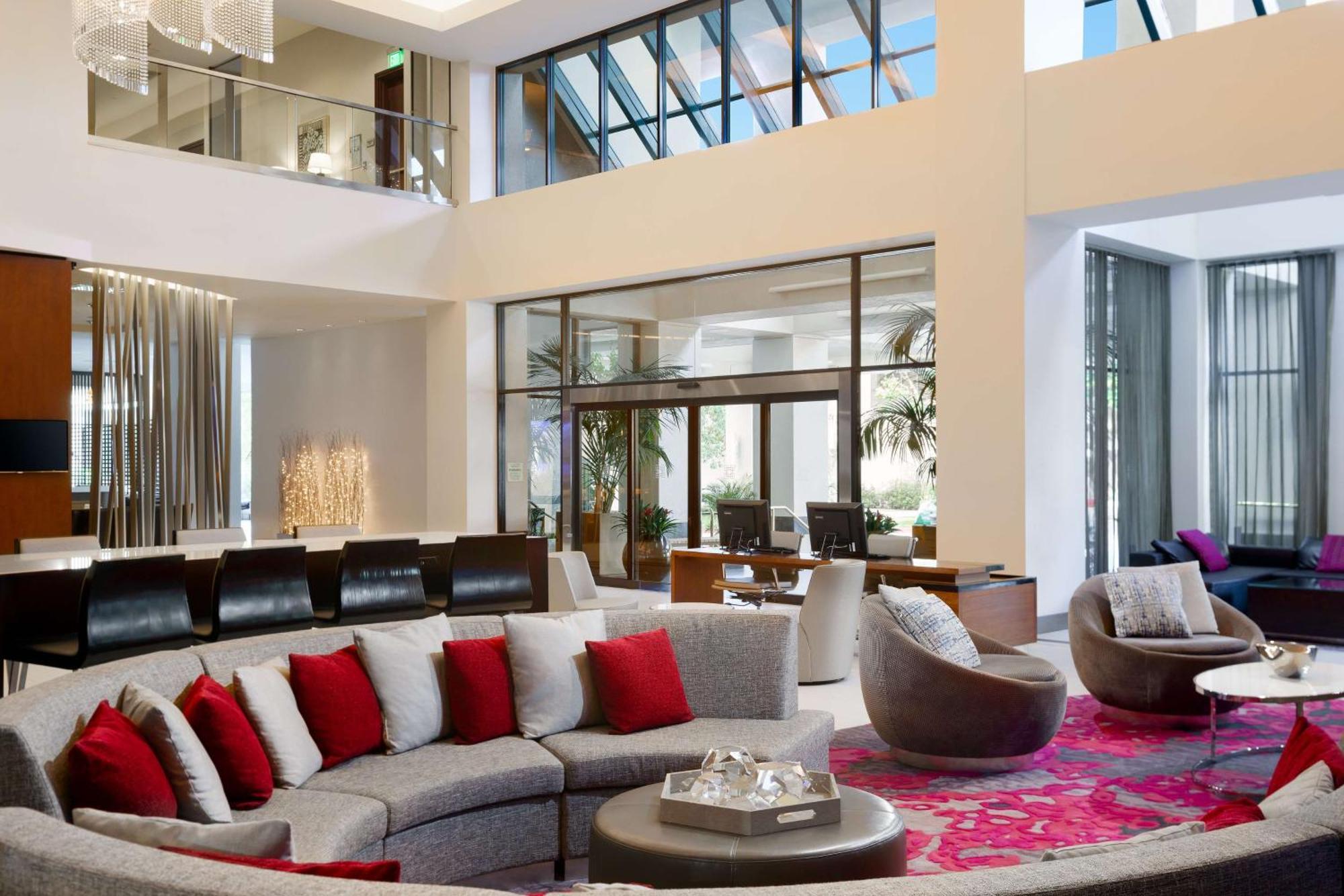 Hilton Woodland Hills/ 3*