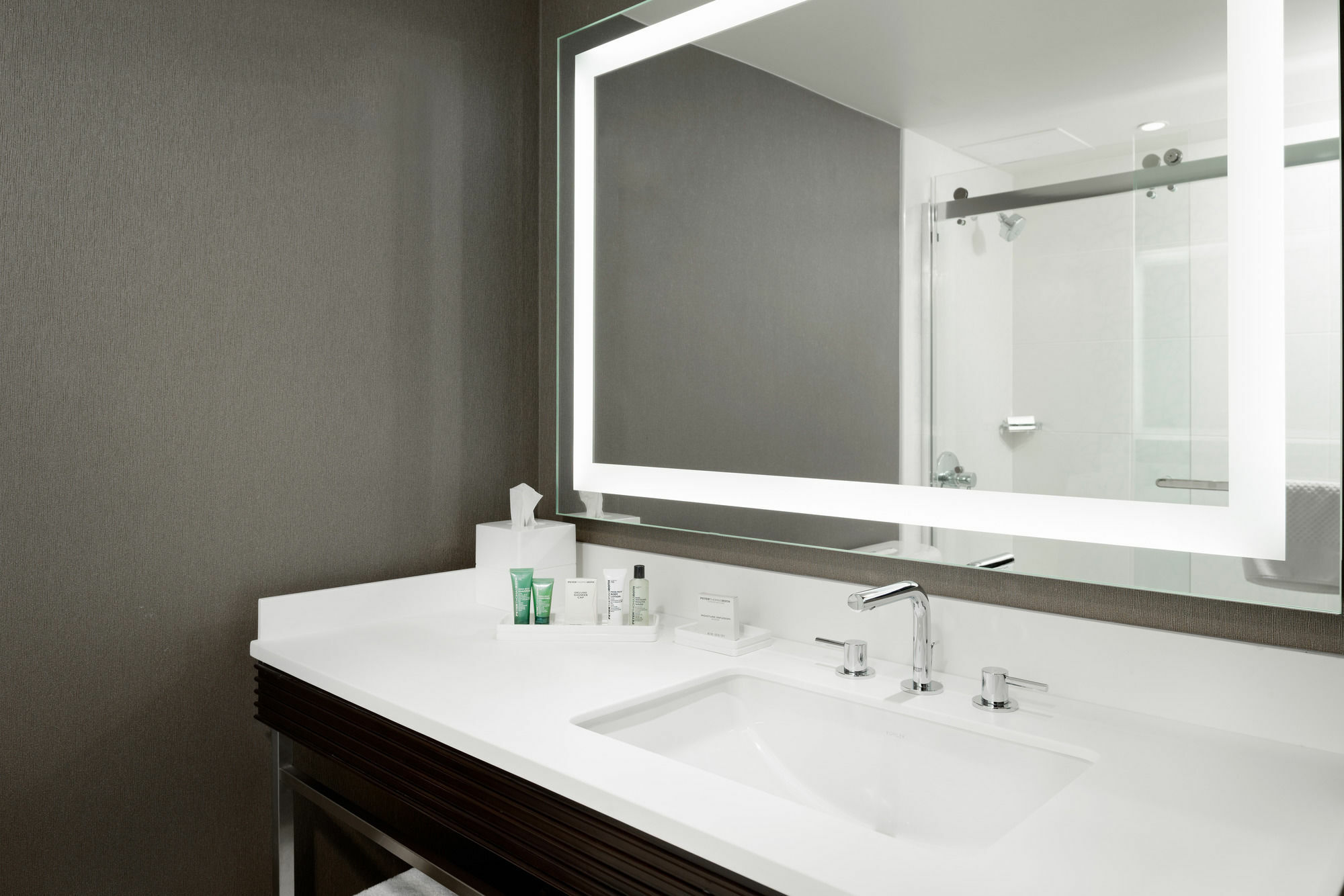 Hilton Woodland Hills/ Hotel 3*