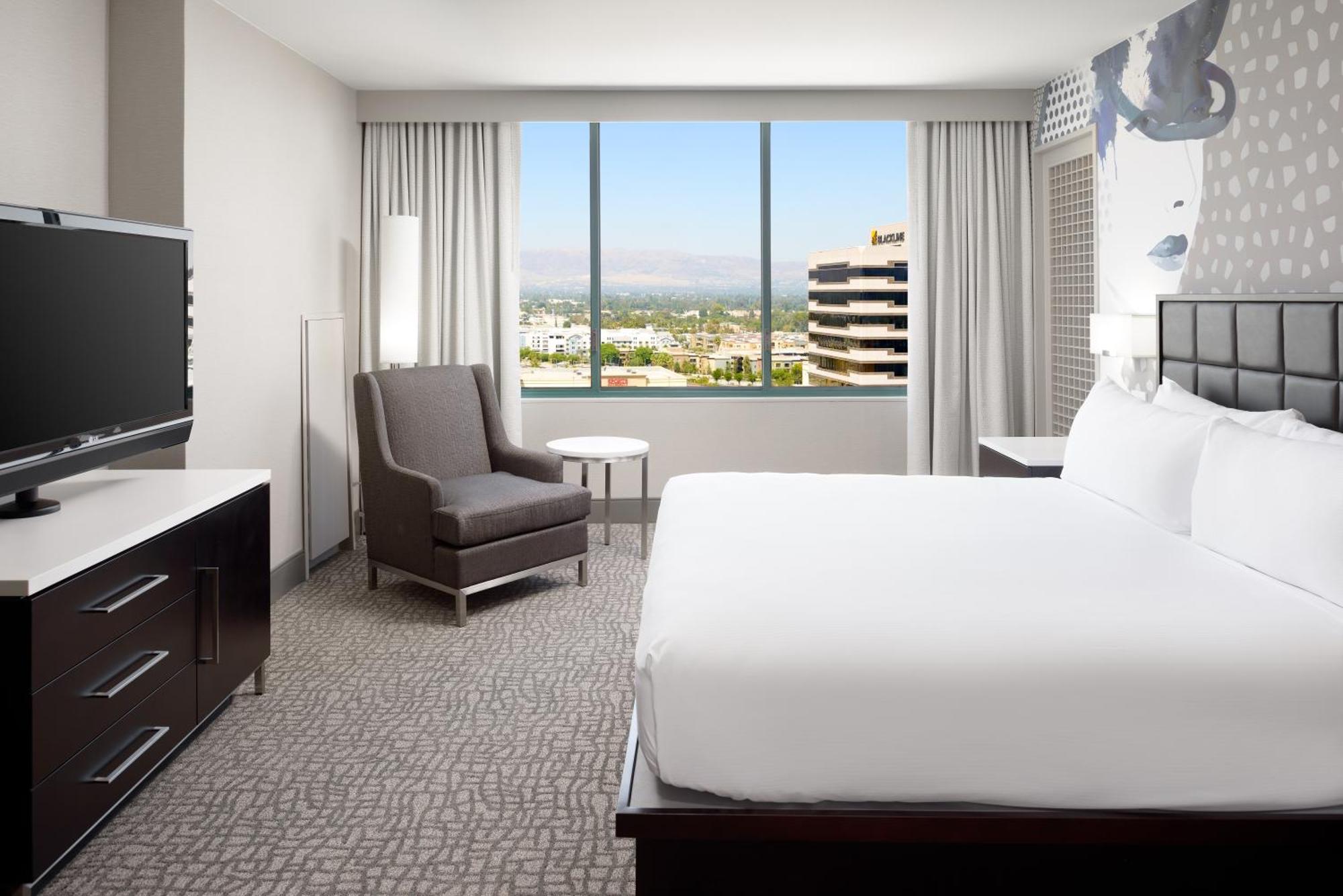 Hilton Woodland Hills/ Angeles Hotel
