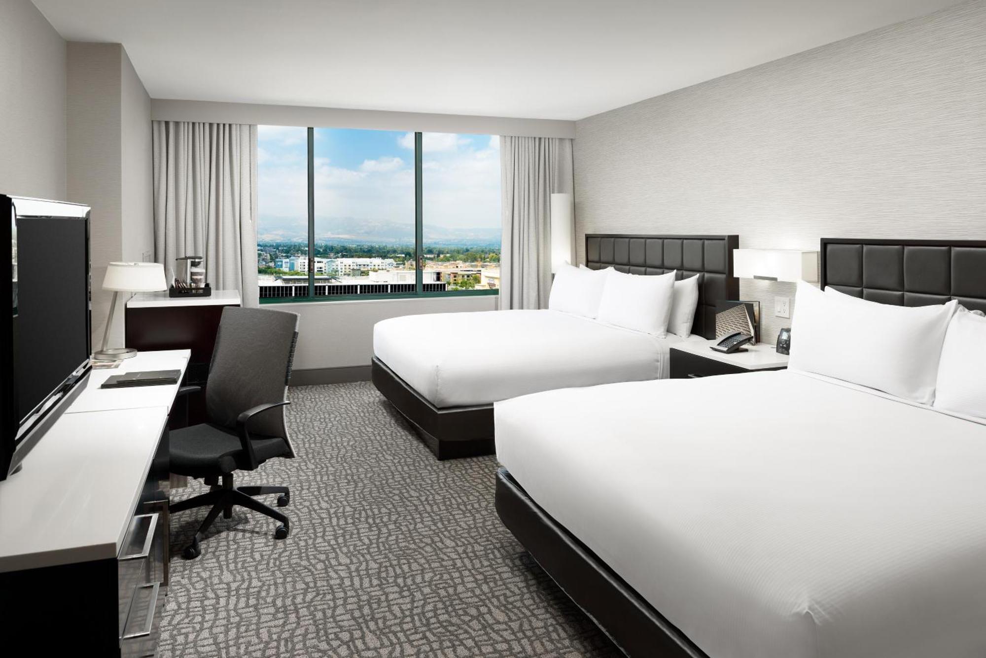 Hilton Woodland Hills/ Angeles Hotel